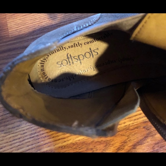 SOFTSPOTS Tan Color Suede Booties Size 7 - Picture 10 of 11
